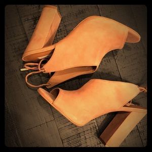 Steve Madden Saffron Mules size 8